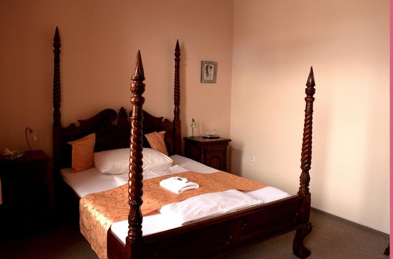 Hotel Na Kafkove オストラヴァ エクステリア 写真